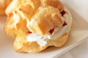Choux cu crema si capsuni