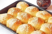 Chifle pufoase cu nuca de cocos
