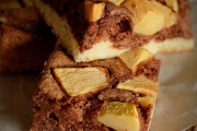 Prajitura din albusuri cu mere si cacao