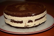 asamblare tort cu crema de unt si mascarpone