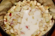 placinta-impletita-cu-mere-si-stafide-5