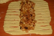 placinta-impletita-cu-mere-si-stafide-6