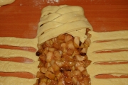 placinta-impletita-cu-mere-si-stafide-7