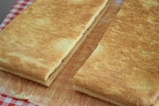 Foi pentru prajitura cu crema mascarpone si gem de capsuni