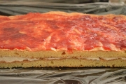 Asamblare prajitura cu crema mascarpone si gem de capsuni