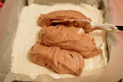 Preparare blat prajitura din albusuri cu nuca si cacao