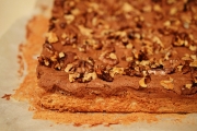 prajitura din albusuri cu nuca si cacao