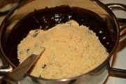 tort-cu-mousse-de-ciocolata-si-caramel-4