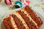 Sectiune tort de ciocolata cu caramel