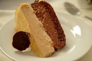 felie de tort cu mousse de ciooclata si cafea