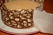 tort ornat cu dantela de ciocolata