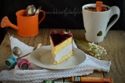 felie de tort cu crema mascarpone, ciocolata si zmeura